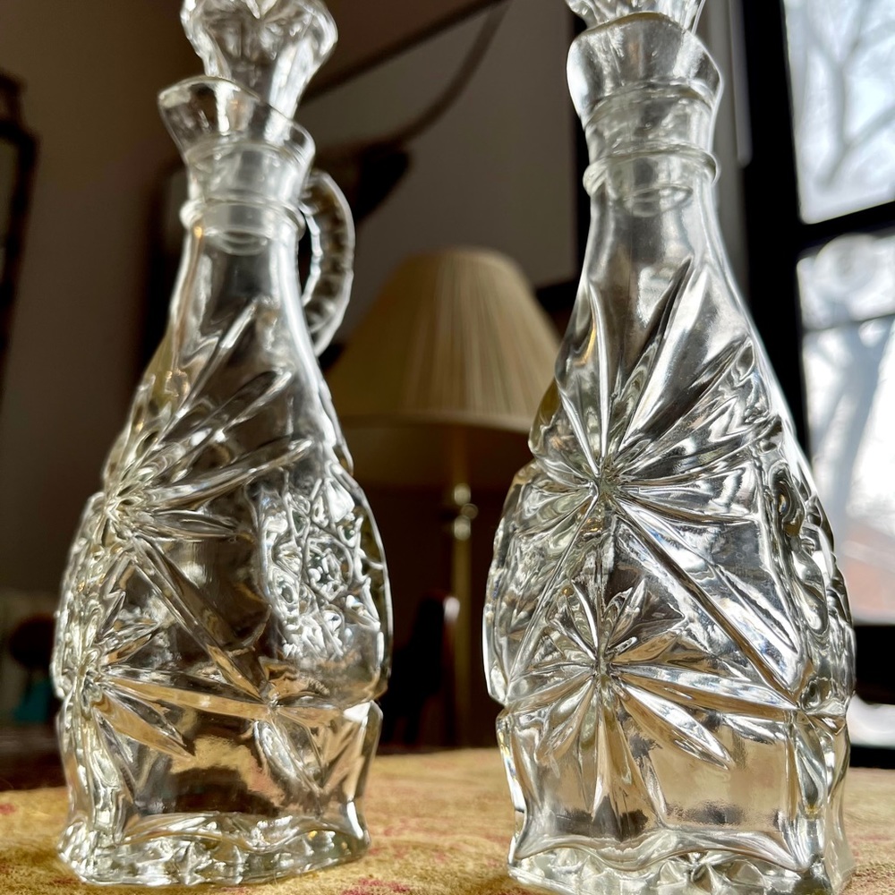 ✨Vintage Oil and Vinegar Bottle Set✨